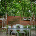 waldhaus berlin außenbereich brautpaar sitz